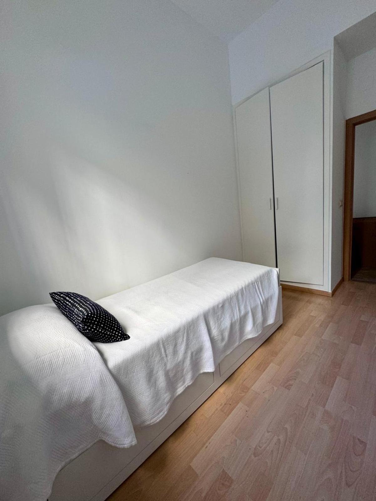 Pamis Apartament Sants, Барселона Экстерьер фото