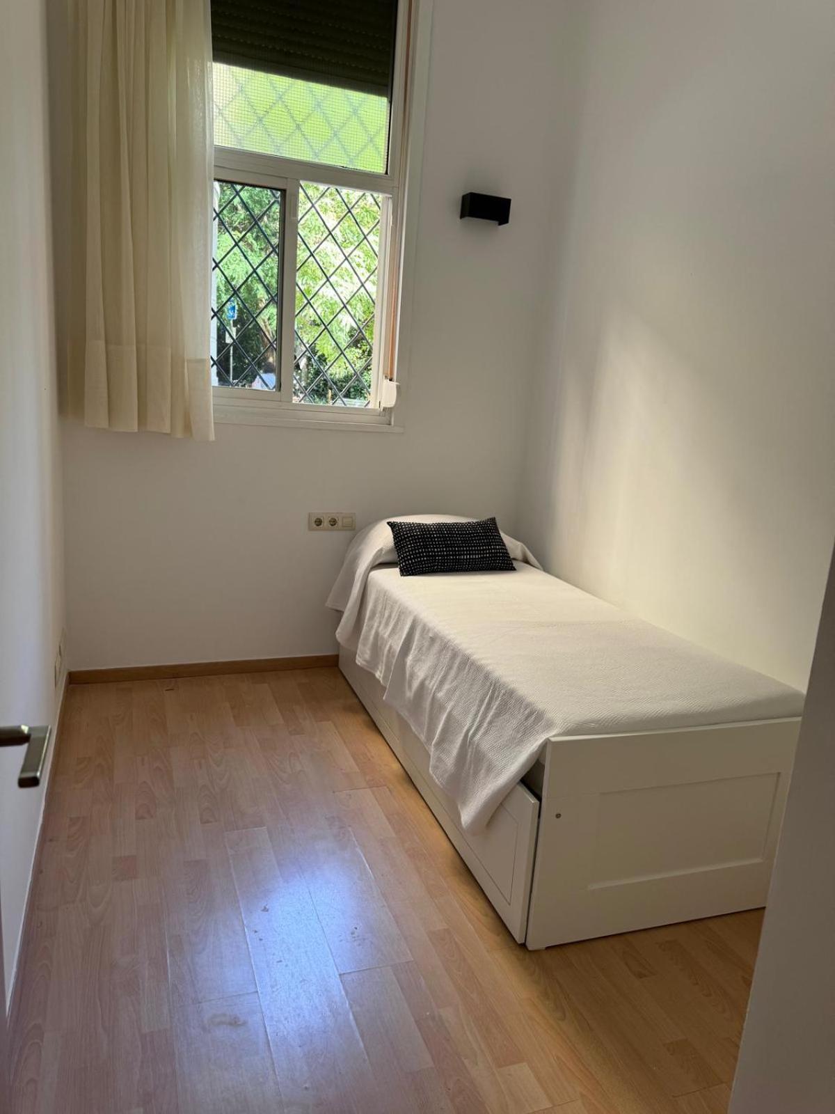 Pamis Apartament Sants, Барселона Экстерьер фото