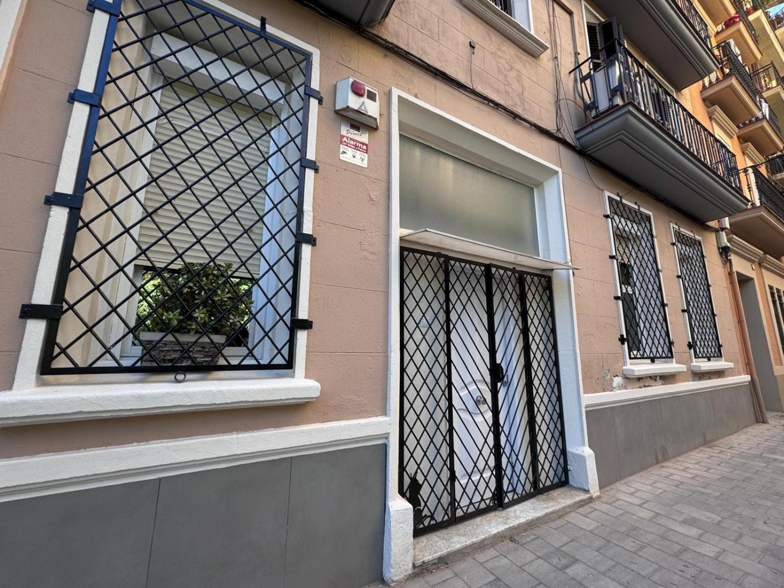 Pamis Apartament Sants, Барселона Экстерьер фото